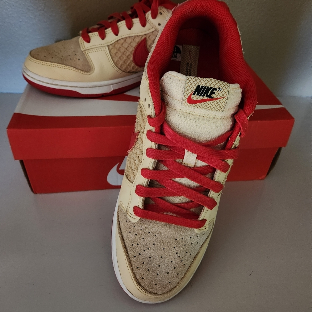 Nike Dunk Low Retro SE 'Strawberry Waffle' - Picture 2 of 8